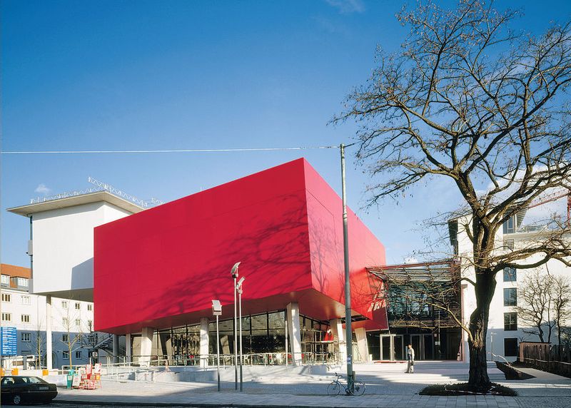 Der rote Cubus des Gebäudes wurde auf die Website der Hochschule München übertragen. (Archiv: Vogel Business Media)