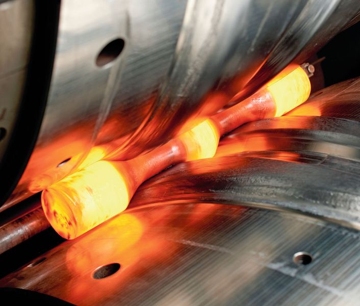 Dort, wo Bauteile für die Fortbewegung benötigt werden, ist es sinnvoll, Leichtmetalle einzusetzen. Ein geeignetes Fertigungsverfahren zur entsprechenden Herstellung ist das Querteilwalzen. (Bild: Fraunhofer-IWU)