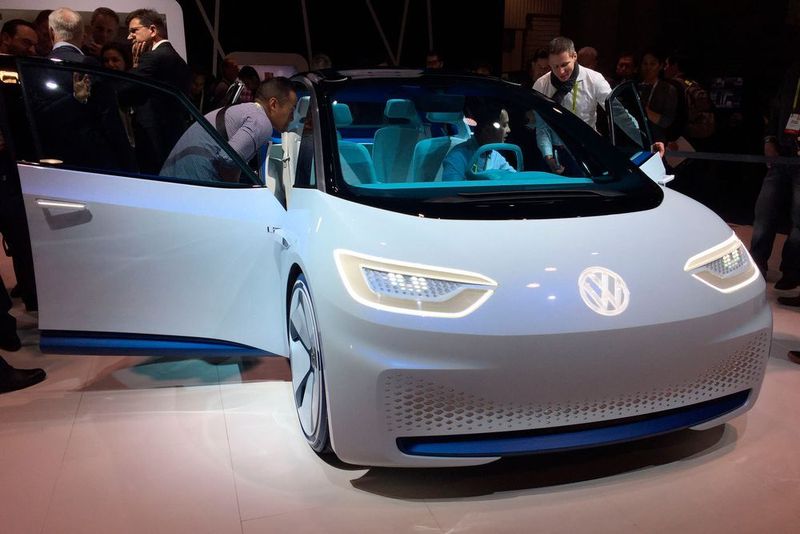 VW zeigte die bekannte ID-Studie vom Pariser Salon ... (Jens Meiners)