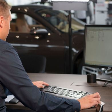 Mit ihrer Betrugsmasche versuchen Unbekannte meist per Mail Kontakt zum Autohaus zu erhalten. Die darin hinterlegten Kontaktdaten führen jedoch auf gefälschte Seiten.  (Bild: ProMotor)