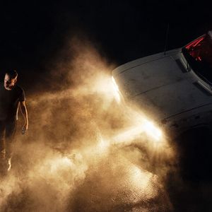 Fotografiert und arrangiert hat die Motive des neuen Pirelli-Kalanders der Musiker Bryan Adams.(Bild:  Pirelli Kalender 2022, Bryan Adams)