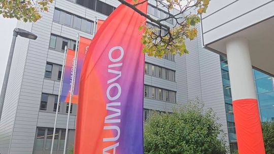 Die Conti-Autozuliefersparte heißt seit einiger Zeit bekanntlich Aumovio und sie steht kurz vor dem Gang zur Börse. Eigentlich geht es Autozulieferern ja nicht so prickelnd. Doch die Aumovio-Entscheider sehen keinerlei Anlass zur Sorge – ganz im Gegenteil ...(Bild:  Aumovio)