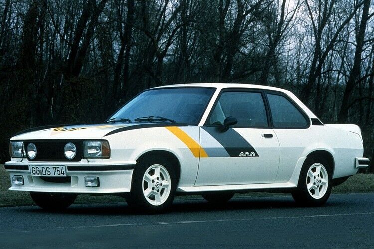 Als Ascona 400 lieferte das Modell die technische Basis für die triumphale Siegesserie, die Walter Röhrl zum Titelgewinn der Rallye-Weltmeisterschaft 1982 trug. (Foto: Opel)