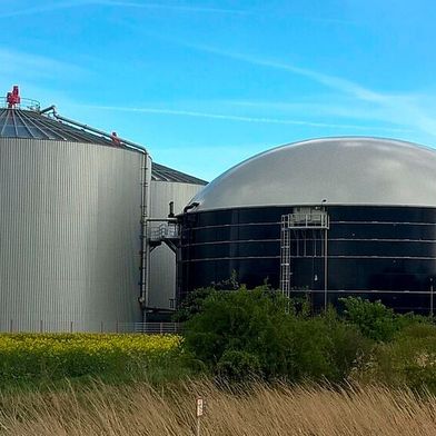 Biogas and biomethane currently provide approximately 5.5 GW of stable electrical capacity and could be expanded to up to 20 GW without requiring additional land – an enormous potential. (Source: license free via Pixabay)