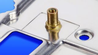 Die Gewindebuchse Onsert basic für das neue Klebesystem von Böllhoff und Delo verfügt dank eines vergrößerten Durchmessers im unteren Bereich über eine ausreichende Klebefläche. (Archiv: Vogel Business Media)