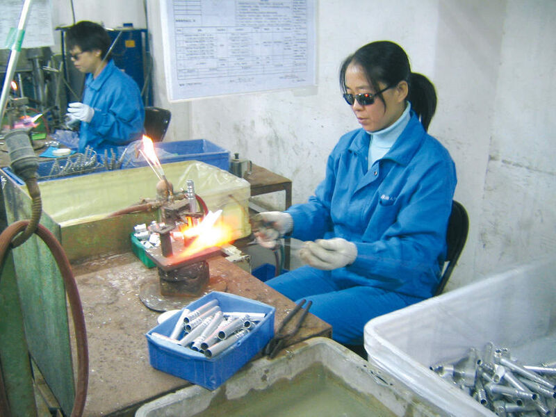 Im Conti-Tech-Werk Grand Ocean im chinesischen Changchun werden Fluid-Leitungen für industrielle Anwendungen vor Ort gefertigt. Bild: Conti Tech (Archiv: Vogel Business Media)
