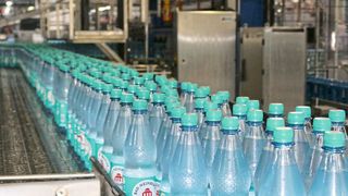 In der Mineralwasserproduktion sowie in der gesamten Lebensmittelindustrie hat die Einhaltung der geforderten Lebensmittelsicherheit höchste Priorität. Dabei kommt es auch auf die Reinheit der Druckluft an. (Almig Kompressoren)