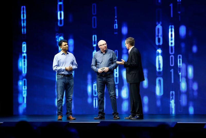 Pat Gelsinger, CEO von VMware, Ray O'Farrell, VMwares CTO, und ein Kollege.  (VMware)