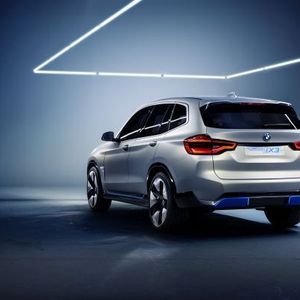 (BMW)