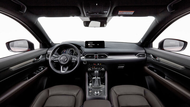Das elegant wirkende Cockpit ist fahrerorientiert und weder mit Bedienelementen überladen, noch zu minimalisitisch ausgerüstet. (Mazda)