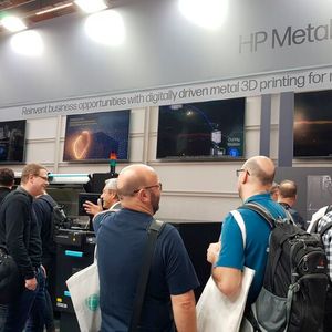 HP hat auf der Formnext seinen im September eingeführten Metall-3D-Drucker HP Metal Jet S100 präsentiert. Er ermöglicht die additive Fertigung hochwertiger Metall-Teile in hohen Stückzahlen.(Bild:  D.Quitter / VCG)