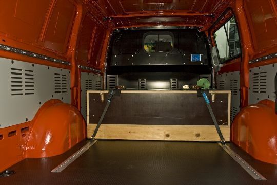 Die kompakte Version des Vito Kastenwagen verfügt über ein Laderaumvolumen von 5,2 Kubikmeter. Mit langem Aufbau und Normaldach sind es 5,7 Kubikmeter, mit Hochdach 7,4 Kubikmeter und mit extralangem Aufbau kommt der Vito auf 6,2 Kubikmeter. (Archiv: Vogel Business Media)