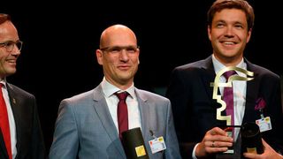 Im Bild: Dr. Jochen Köckler, Vorsitzender des Vorstandes der Deutschen Messe AG, Olav Birlem, CEO, Nano-Wired GmbH, Dr. Sebastian Quednau, CTO, Nano-Wired GmbH und Anja Karliczek, Bundesministerin für Bildung und Forschung. (Deutsche Messe AG)