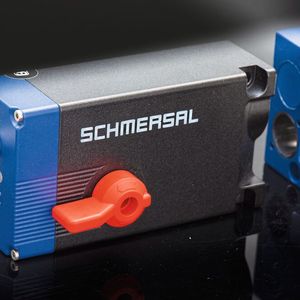 Der AZM 400 mit elektromotorischer Zuhaltung eignet sich für schwere (und angetriebene) Schutztüren.(Bild:  Schmersal)