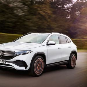 Der Mercedes EQA vereint hohe Anhängelast und viel Komfort.(Bild:  Mercedes-Benz AG)