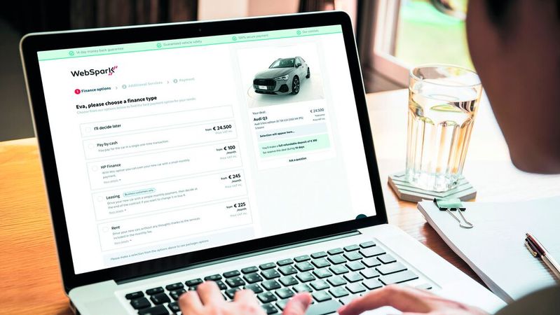 Nicht mehr nur reservieren, sondern aus verschiedenen Zahlungsmöglichkeiten auswählen: Der Web-Dienstleister Motor K will den E-Commerce auf Händlerwebsites deutlich ausbauen.(Bild:  DG PhotoStock – stock.adobe.com/Motor K)