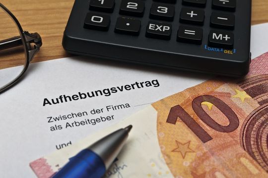 Netto sehen auch lukrative Abfindungen gleich deutlich magerer aus.(Bild:  © Stockfotos-MG - Stock.adobe.com)