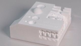 3D-gedrucktes Kunststoffbauteil für die Untersuchung der verschiedenen Strahlmittel. (Bild: Rainer Bez - Fraunhofer IPA)