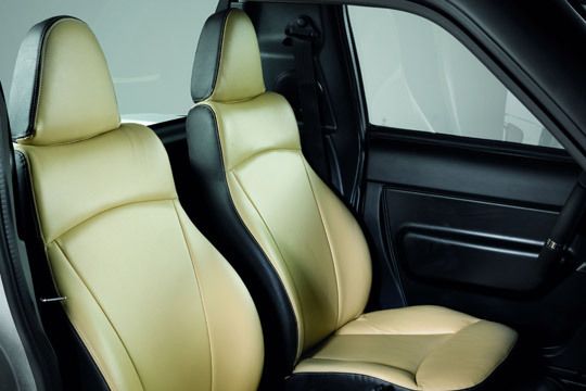 Optional sind die sandfarbenen Kunstledersitze...  (Archiv: Vogel Business Media)