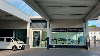 Das Taxiwerk ist der mittlerweile neunte Standort von S+K. Dort verkauft das Autohaus ausschließlich Taximodelle von Toyota. (Bild: S+K)