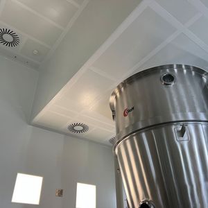 Tragrasterdecke mit einer GPCG-Wirbelschichtanlage (Bild:  Glatt Ingenieurtechnik)