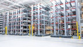 Die Schwerlast-Verschieberegale ESZ konnten die Hallenkapazität bei einer Regalhöhe von 9 Metern um mehr als 90 Prozent erhöhen. (Bild: KNUD DOBBERKE)