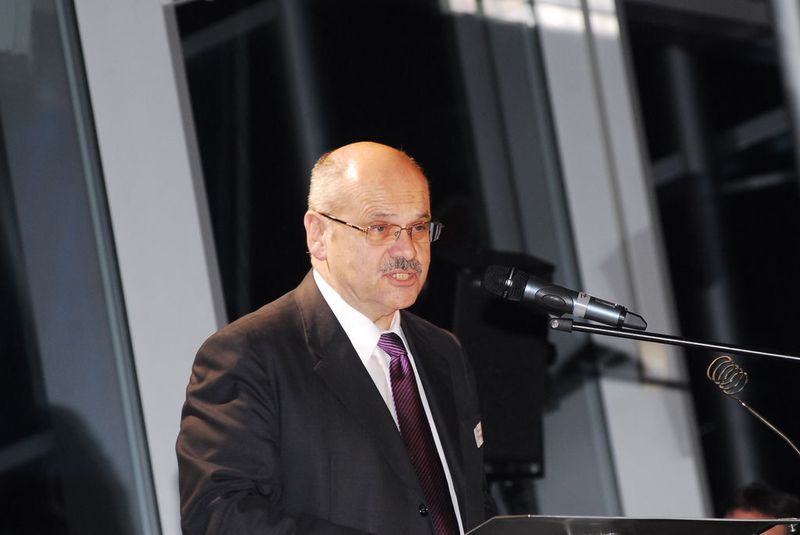 Bernd Ehinger, Präsident der Handwerkskammer Rhein-Main, ging auf das Wirken Karpinskis für das Handwerk in der Region ein. (Archiv: Vogel Business Media)