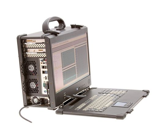 Mobiles Testsystem: Ein tragbarer Computer ist das Herzstück für zwei PCIe-basierte Digitizer. Solche Messinstrumente sind ideal geeignet, um an Fahrzeugen zu messen und zu prüfen. Mobiles Testsystem: Ein tragbarer Computer ist das Herzstück für zwei PCIe-basierte Digitizer. Solche Messinstrumente sind ideal geeignet, um an Fahrzeugen zu messen und zu prüfen.