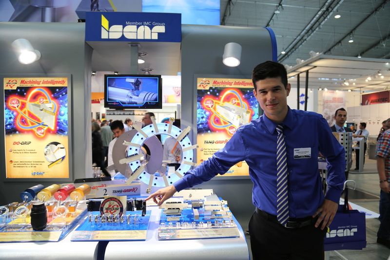 Iscar auf der AMB 2014: Ein Auszug aus dem Stechprogramm wird dem SMM von Frederick Schmalbach präsentiert. (Bild: Böhm)