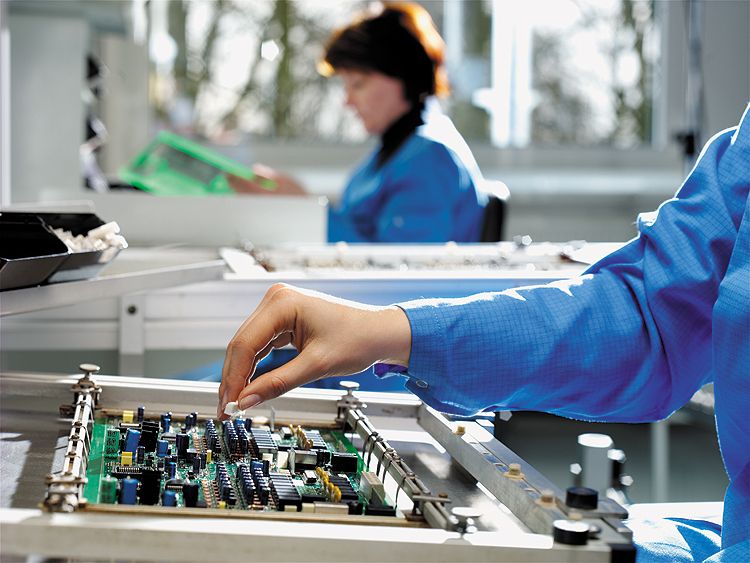 Handbestückung.jpg ()