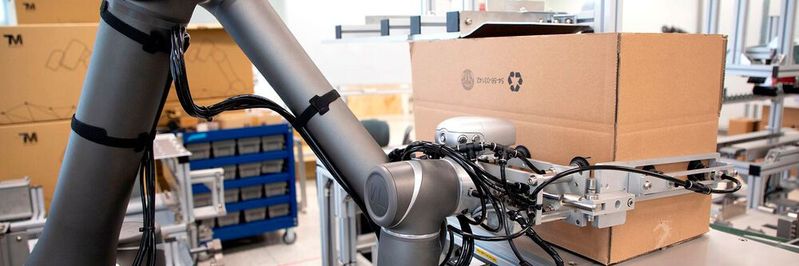 Materialhandling-Anwendungen, die von Cobots profitieren, sind beispielsweise Kommissionierung, Verpackung, Palettierung und Sortierung. Materialhandling-Anwendungen, die von Cobots profitieren, sind beispielsweise Kommissionierung, Verpackung, Palettierung und Sortierung.