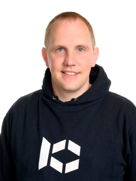Sebastian Scheele, CEO von Kubermatic: Der Swisscom-Case zeigt, „es muss nicht alles containerisiert werden, bevor man etwas modernisieren kann“.(Bild:  Kubermatic)