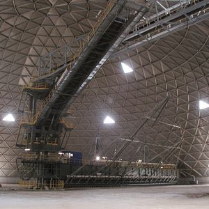 Fig. 1: For new projects, operators must choose between a virtually infinite number of stacking and reclaiming options available on the market.