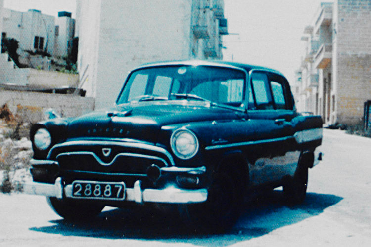 1960 begann Toyota offiziell mit dem Fahrzeugexport nach Europa, zuerst nach Malta und Zypern, dann folgen Dänemark und die Niederlande. Im BIld: Der Toyota Crown auf Malta. (Foto: Toyota)