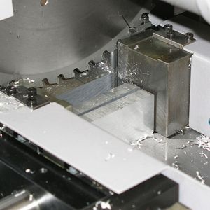 Präzise Schnitte sind das Markenzeichen der HBM800ALU. Sie macht Alumini-umsägen auch im großen Schnittbereich attraktiv. 