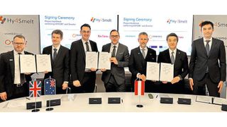 Vertreter von voestalpine, Rio Tinto, Mitsubishi Corporation und Primetals Technologies während der Unterzeichnungszeremonie in Wien: Rafael Azevedo, General Manager Iron Ore Sales Atlantic und Thomas Apffel, Senior Vice President Steel Decarbonization, beide von Rio Tinto; Kurt Satzinger, Senior Vice President of R&D and Innovation und Helmut Gruber, CTO und Mitglied des Vorstandes, beide von Voestalpine Stahl; Alexander Fleischanderl, CTO und Head of Green Steel und Satoru Iijima, Mitglied des Vorstandes, beide von Primetals Technologies; Seitaro Takarabe, Head of Business Development DRI, Iron Ore Department bei Mitsubishi Corporation (v.l.n.r.). (Bild: Primetals Technologies)