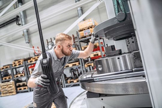 Der Auftragseingang von Hermle hat sich in den ersten sechs Monaten des Jahres im Vergleich zum Vorjahr verringert.(Bild:  maikgoering photography)