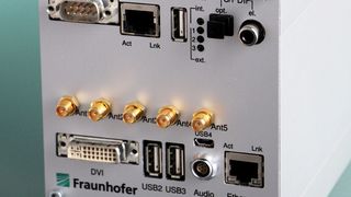Die Prototyping-Plattform ARTiS-XT wird als zentrales Steuergerät des CITY eTAXISeingesetzt. Sie wurde dafür um spezifische Funktionen wie GPS und Energiemanagementerweitert. (Bild: Fraunhofer ESK)