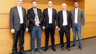 Der Vorstand der neuen VTH-Fachgruppe „Klebtechnik“ (v.l.): Rolf Kater (JK), David Schlesinger (Wendler), Andreas Fritz (Reiff), Vorsitzender Uwe Kittel (Krückemeyer) und Tilman Heise (Piel). (VTH/Kollaxo)