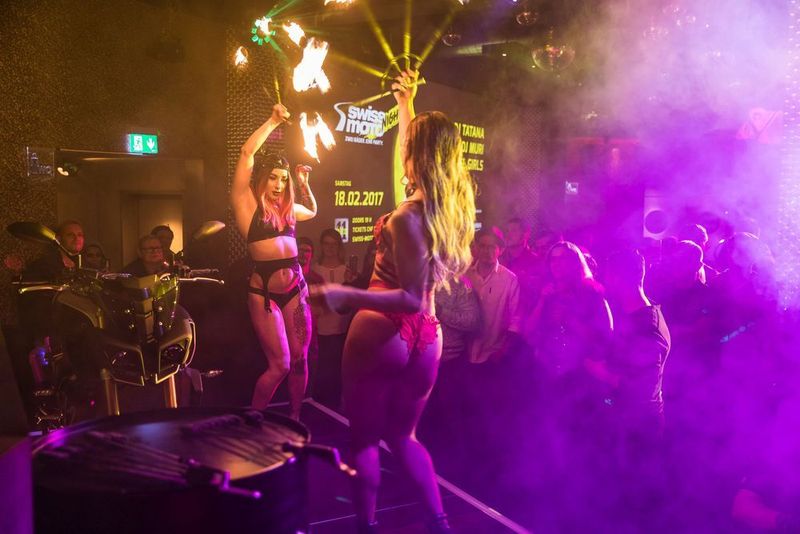 Die Fuel Girls traten auch nochmal im Sektor 11 auf der Swissmoto-Night auf. (MCH Messe Schweiz (Zuerich) AG)