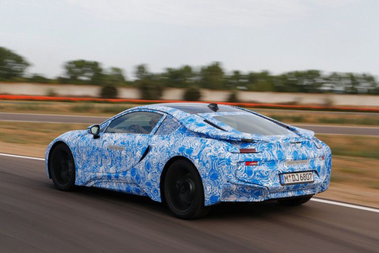 Der in der Front, kurz hinter der Vorderachse verbaute Elektromotor ist ein Hybrid-Synchronmotor mit Leistungselektronik, integriertem Lademodul und Generatorfunktion zur Rekuperation. Dessen Leistung beträgt 96 kW/131 PS und das maximale Drehmoment liegt bei 250 Newtonmeter. (Foto: BMW)