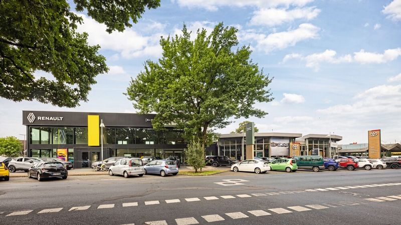 In Neu-Wulmstorf vertreibt S+K die Marken Renault, Dacia und Toyota.(Bild:  Maren Martens - Fotografie)