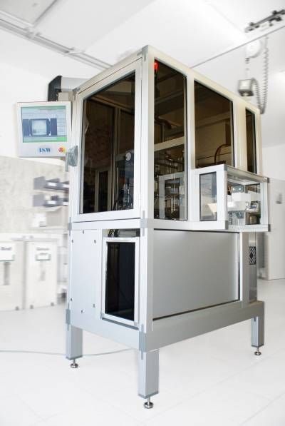Palc unit, eine Maschine mit integrierter Bildverarbeitung, die verpackte medizinische Produkte kennzeichnet beziehungsweise serialisiert, wird der Integrator ISW auf der Vision 2014 vorstellen. (ISW)
