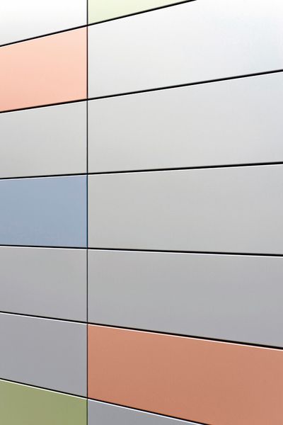 So schön kann Stahl sein: Eine Effektlackierung und eine leichte Oberflächenstruktur verleihen einen schillernden Glanz. (Bild: Thyssen-Krupp Steel Europe)