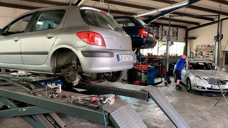 Bei Auto Hein wird den Münchinger Kunden ein Rundum-Paket geboten – vom Kundendienst bis zur Getriebespülung. (Bild: »kfz-betrieb«/ Schweitzer)