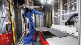 Scaling instead of a pilot project: Sereact's AI-driven picking robot at the Gurkerl logistics center in Vienna is part of a DACH-wide rollout by the Rohlik Group with 24 robots in the first phase. (Image:Sereact)