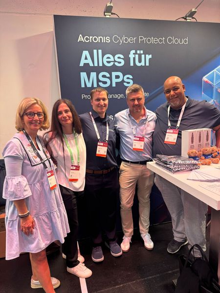 Gemeinsam für Cyber Protection: das Acronis-Team mit Markus Fritz (2. v. r.) (Bild: Vogel IT-Medien GmbH)