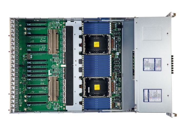 Der GPU-Server Fsas Primergy GX2550 M8s wird in Fujitsus japanischem Kasashima-Werk gefertigt. Das soll für kontrollierte Produktionsprozesse und dadurch mehr Sicherheit in kritischen Umgebungen sorgen. Der Server auf Intel-Granite-Rapid-Basis kann mit bis zu acht doppelt breiten GPUs wie der Nvidia RTX Pro 6000 Blackwell Server Edition oder der AMD Instinct MI350  bestückt werden. (Bild: Fsas)