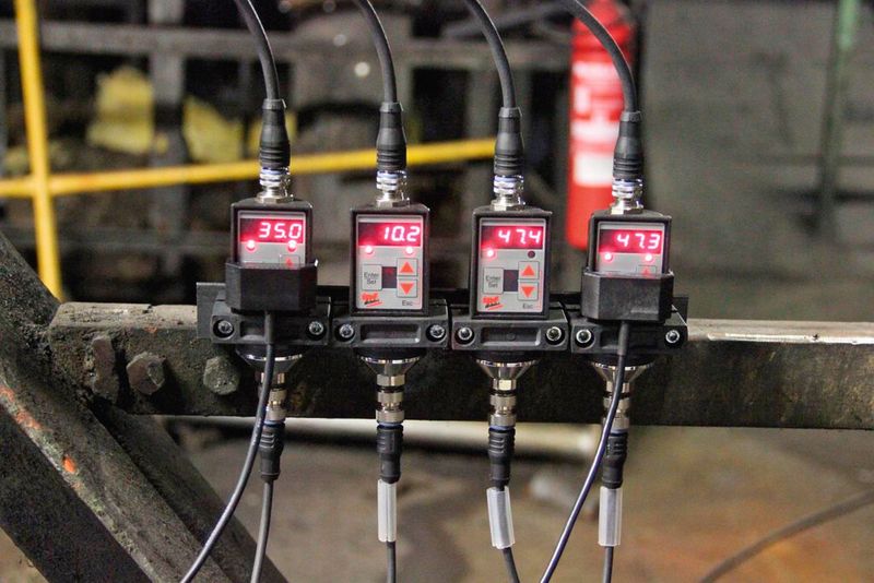 Bild 7: Die vier Temperaturanzeigen YT353120 wurden an einer zentralen Stelle montiert, um alle Werte der Anlage übersichtlich zu ermitteln und zu kontrollieren. (Bild: IPF Electronic)