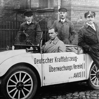 Was 1925 mit der Überprüfung von Fahrzeugen begann, ist heute ein umfassendes Leistungsspektrum in den Bereichen Mobilität, Industrie, Umwelt und digitale Technologien. (Bild: Dekra)